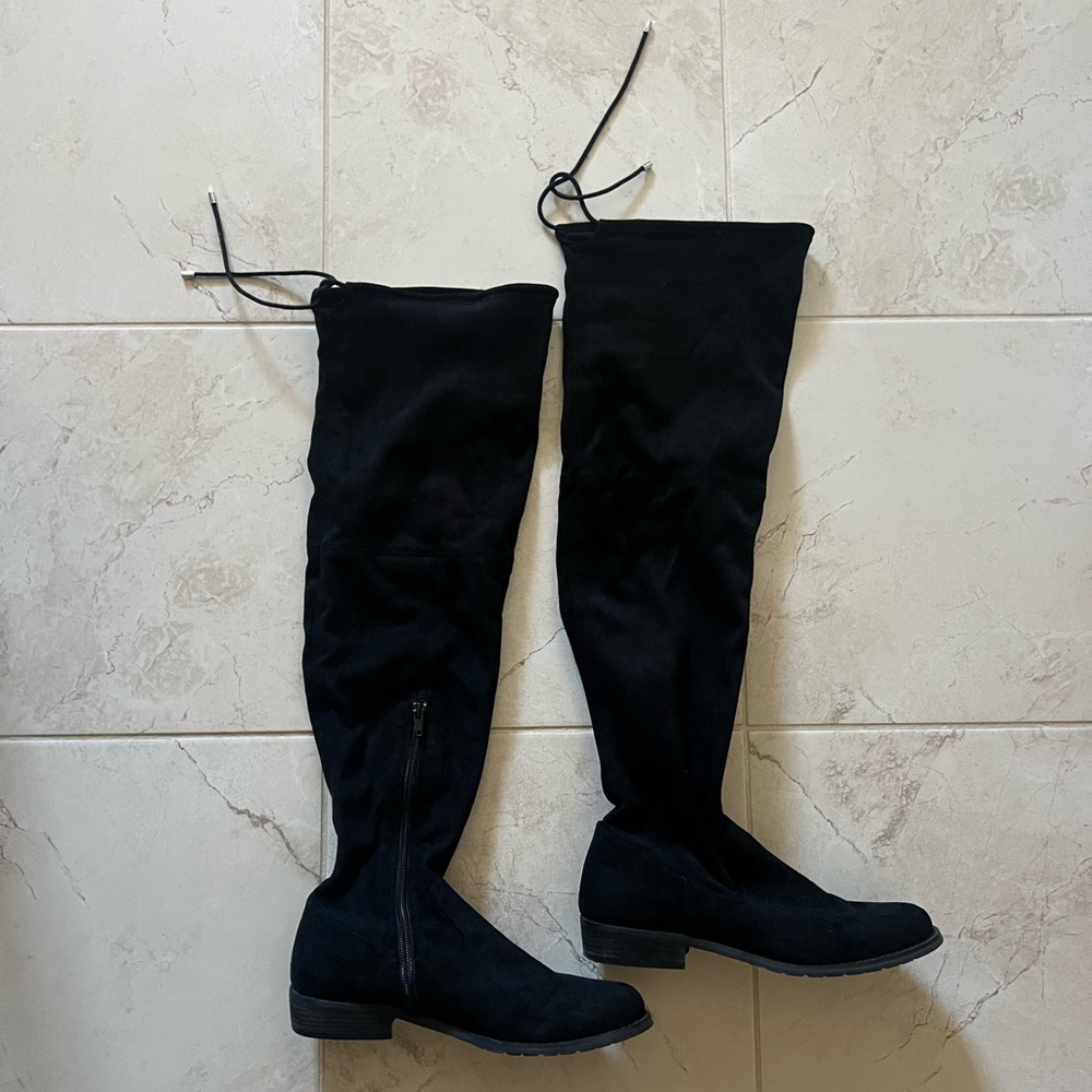Black over the knee boots 🖤